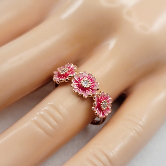 Rose Gold Three Flower Ring - Picture 10 of 13